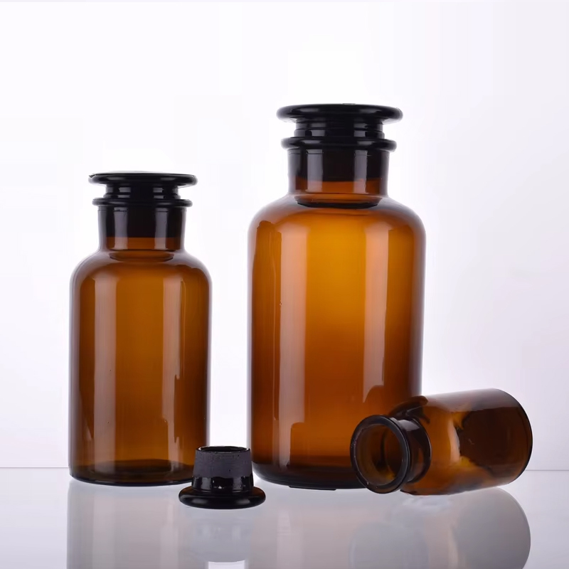 Bouteilles d'apothicaire de réactif en verre chimique clair ambre de style vintage