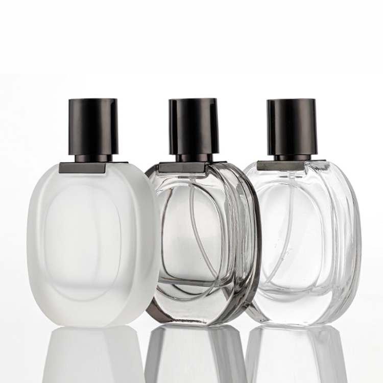 Bouteille de parfum de recharge en verre transparent givré recyclable de luxe de 30 ml 50 ml avec capuchon de pulvérisation à pompe noire