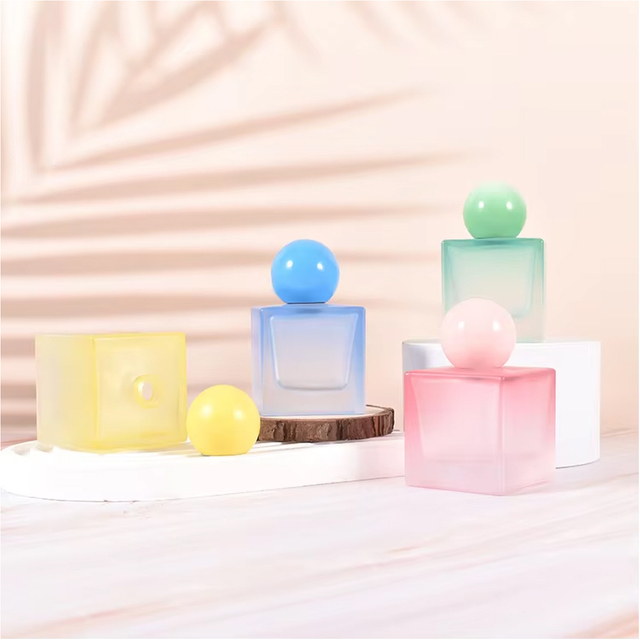 Flacon pulvérisateur de parfum en verre bleu-vert rechargeable givré de 50 ml