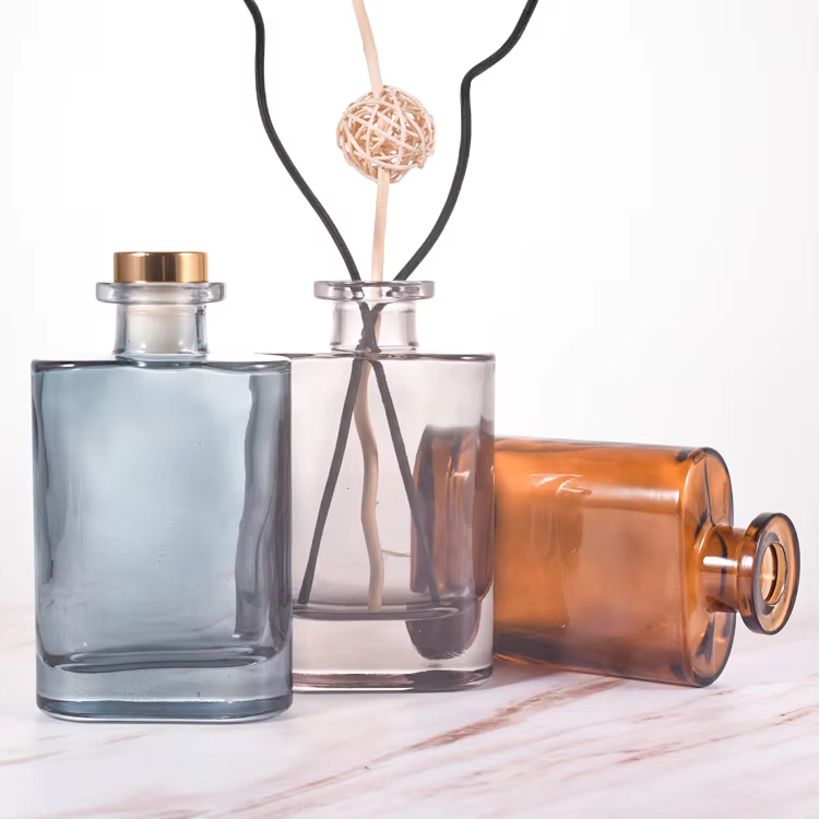 Bouteille de diffuseur de roseaux en verre vide carré de 150 ml en gros avec du liège