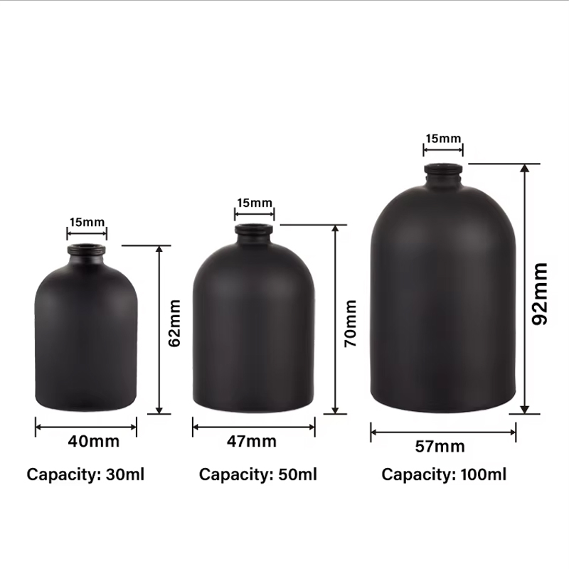 Flacon de parfum en verre noir avec couvercle en métal