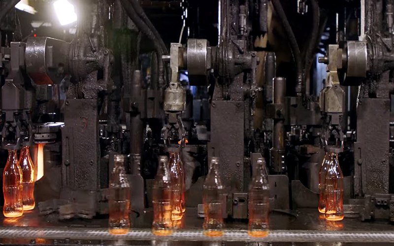 Comment est fabriqué le verre ? Un guide étape par étape pour la production de récipients en verre