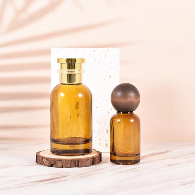 Logo personnalisé en gros 30 ml 50 ml 100 ml bouteilles de parfum en verre vides rondes ambre avec bouchon en bois