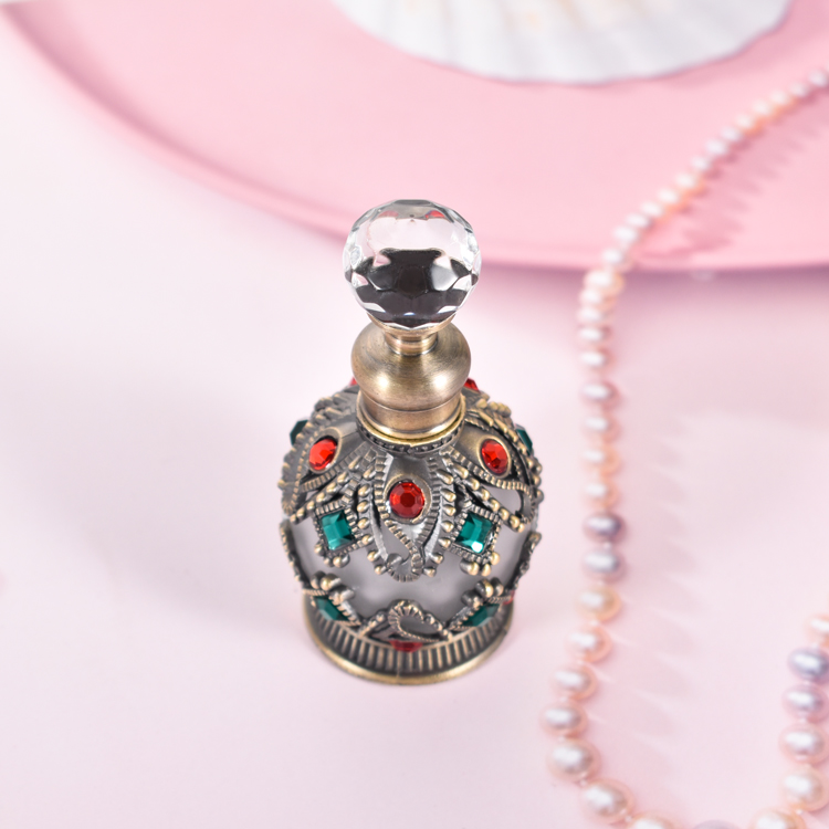 Bouteille d'huile essentielle de dubaï, bouteille de parfum rétro de 15ml, contenant vide incrusté de diamants