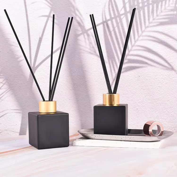 Bouteille en verre diffuseur noir mat de luxe 50ml 100ml 150ml