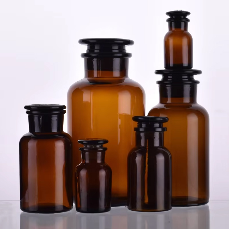 Bouteilles d'apothicaire de réactif en verre chimique clair ambre de style vintage