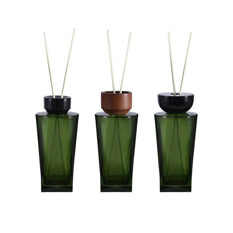 Bouteille de diffuseur de roseau en verre carré vert de qualité supérieure avec bouchon noir, bouteille de diffuseur d'aromathérapie personnalisée pour parfum de maison